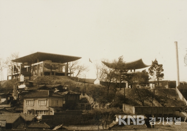 김중업건축모형순회전시 홍보물-주한프랑스대사관(1960년대)